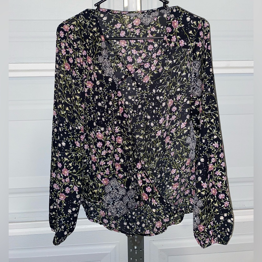Floral front crossing top with scrunchie long sleeves at the wrist